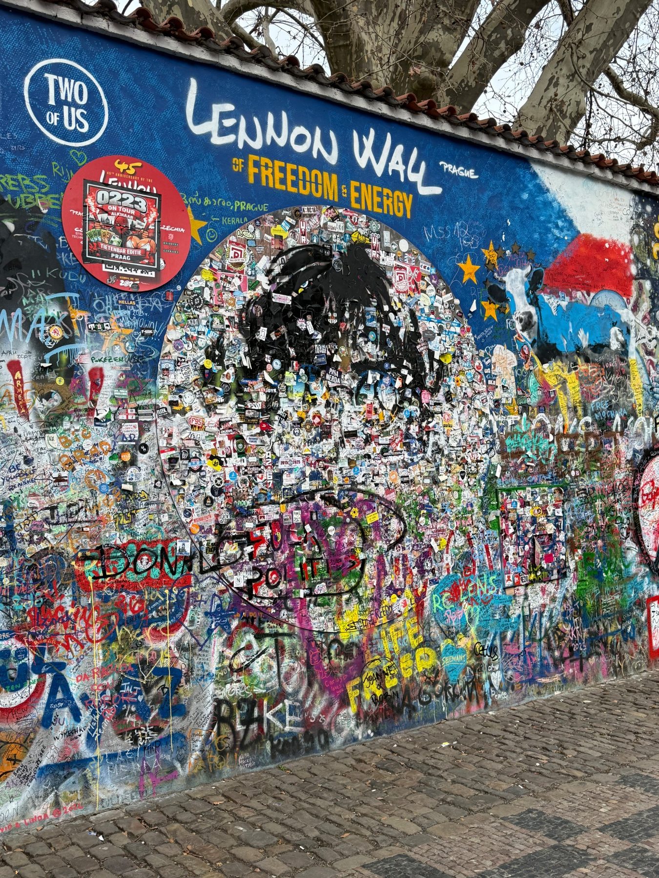 De kleurrijke Lennon Wall in Praag