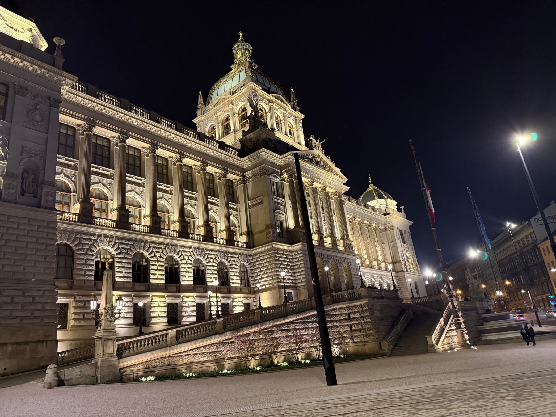 Het Nationaal Museum in Praag in de avond